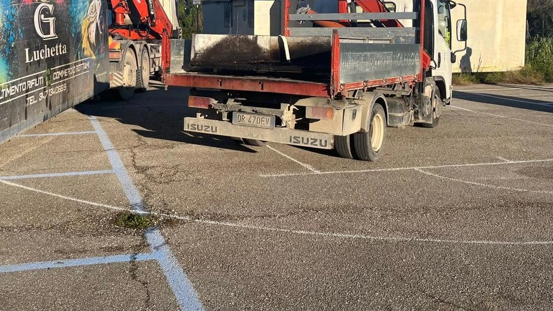 Sono iniziati ieri mattina i lavori di riqualificazione nell’area di ammassamento in via Del Sole, a nord di Porto Recanati,...