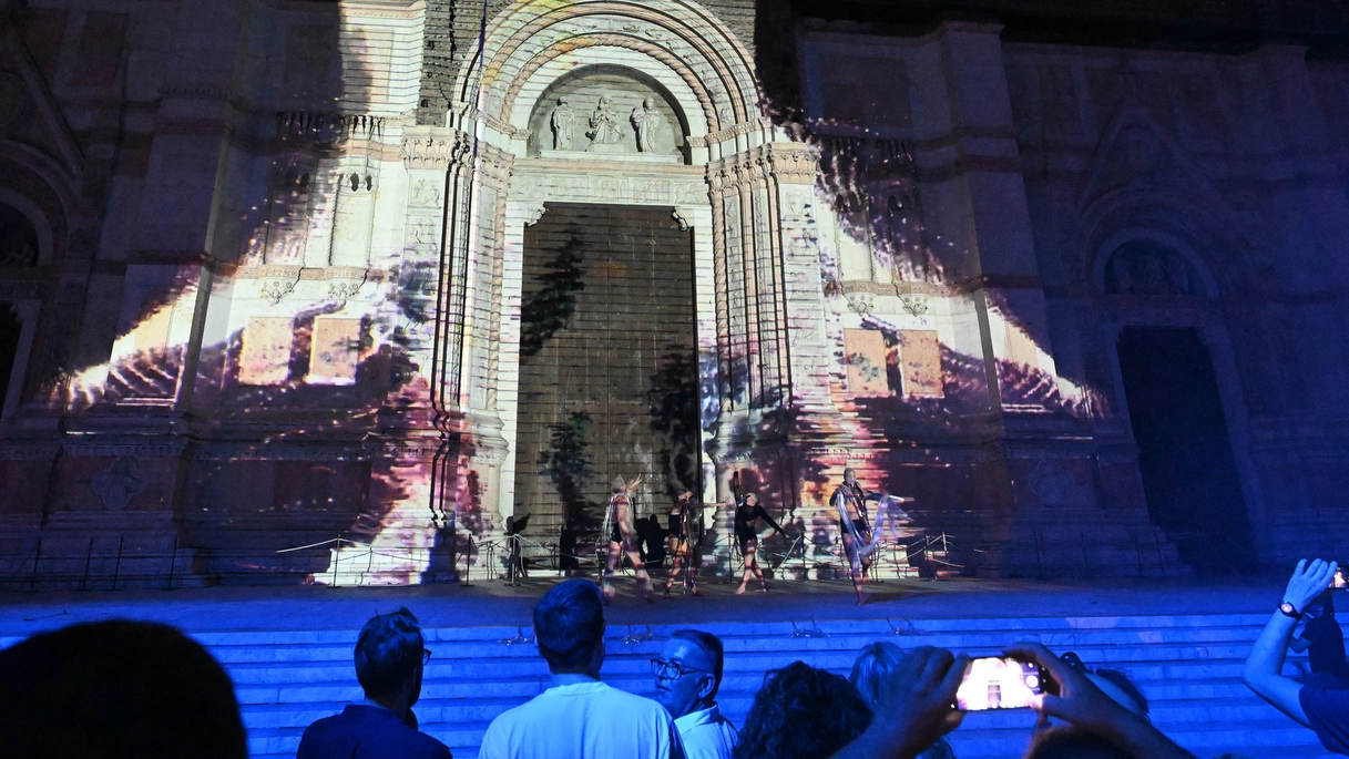 Nel cuore di Bologna lo spettacolo per i 150 anni che celebrano la vita del grande inventore. Video mapping sui palazzi e proiezione di due episodi della serie tv