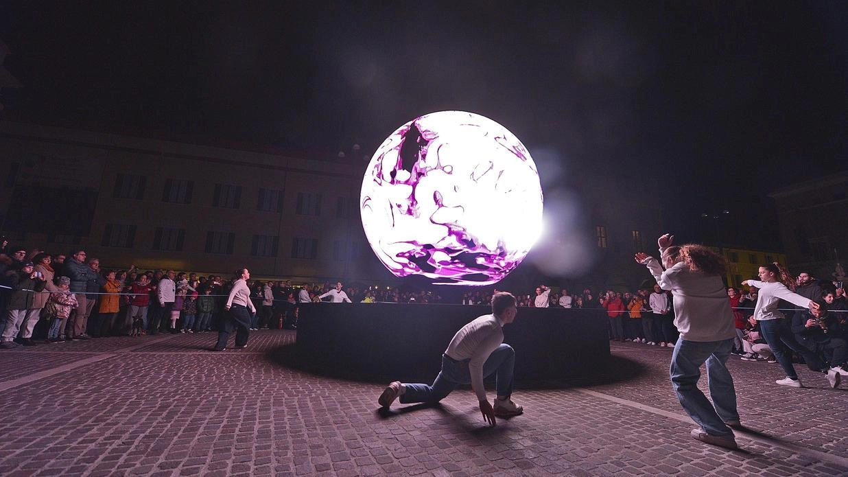 La Biosfera con oltre un milione di led così come l’hanno potuta ammirare i visitatori di Pesaro Capitale della Cultura fino a oggi