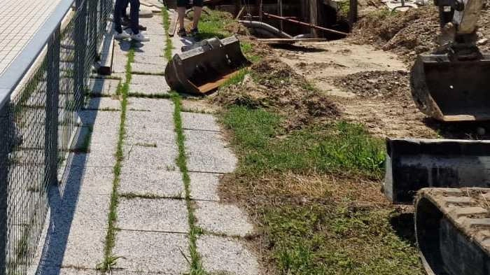 La piscina fa acqua e arrivano gli operai