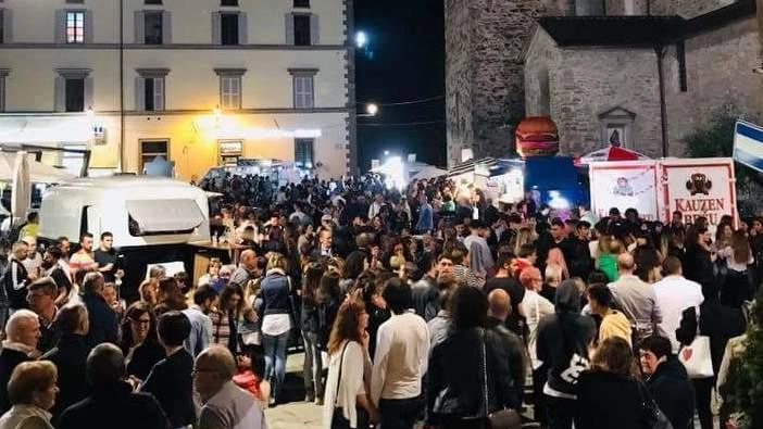 Festa in piazza Ricasoli a Bagno (Foto d’archivio)