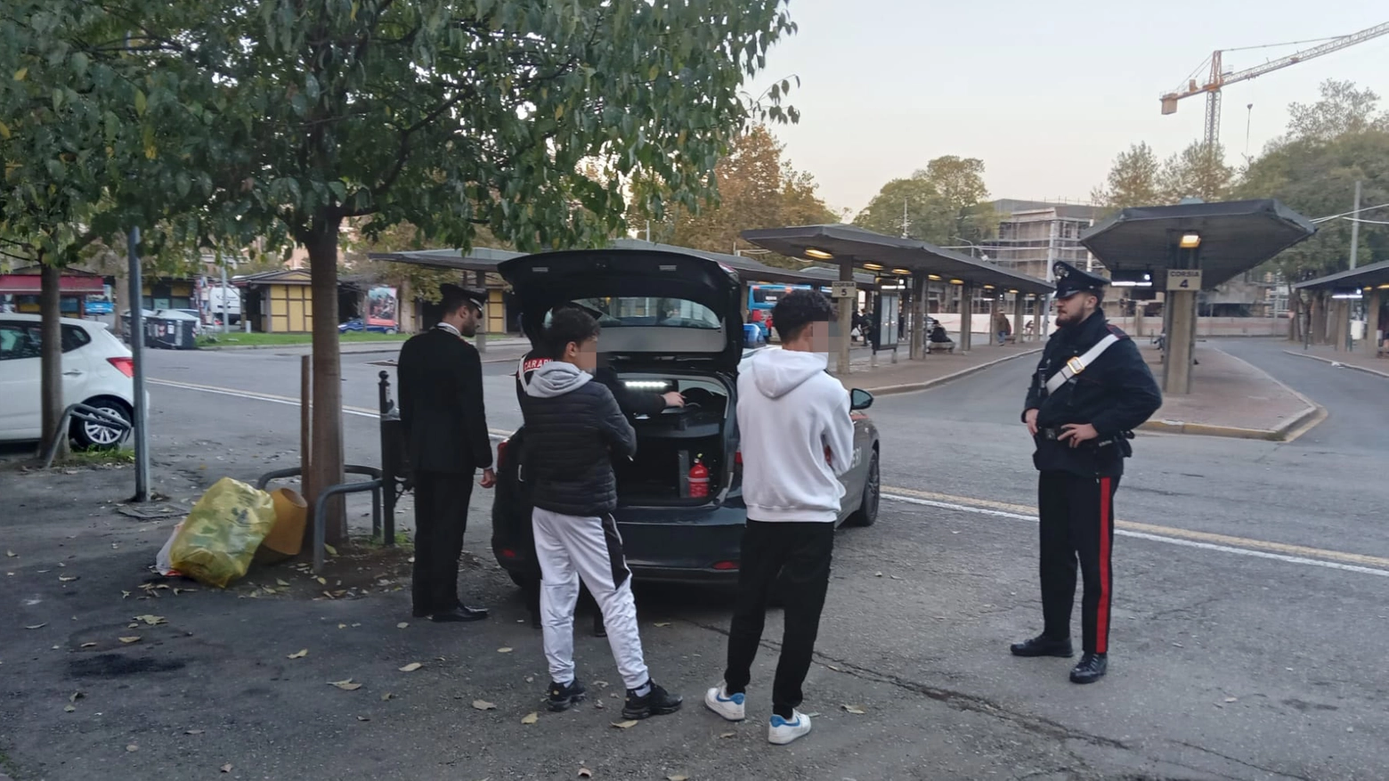 Controlli dei carabinieri in autostazione