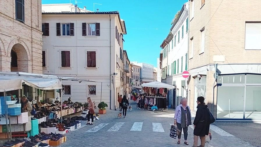 Il mercato del sabato fa il pieno. Grazie allo stop di Civitanova