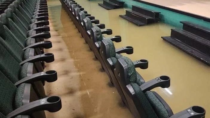 La platea del teatro Spirito Santo a Tolentino invasa dall’acqua dopo le piogge di ieri pomeriggio