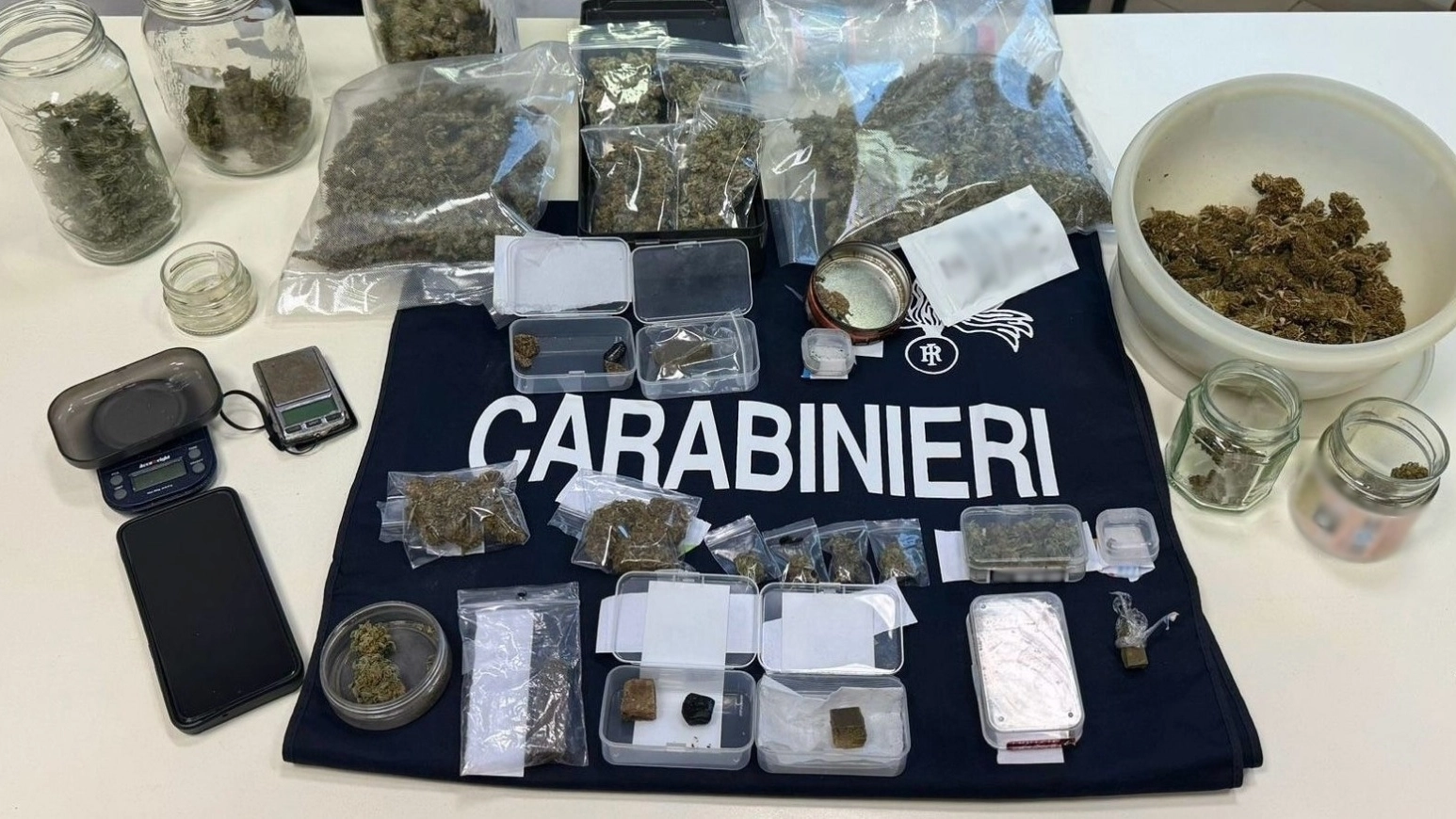 La droga recuperata dai carabinieri