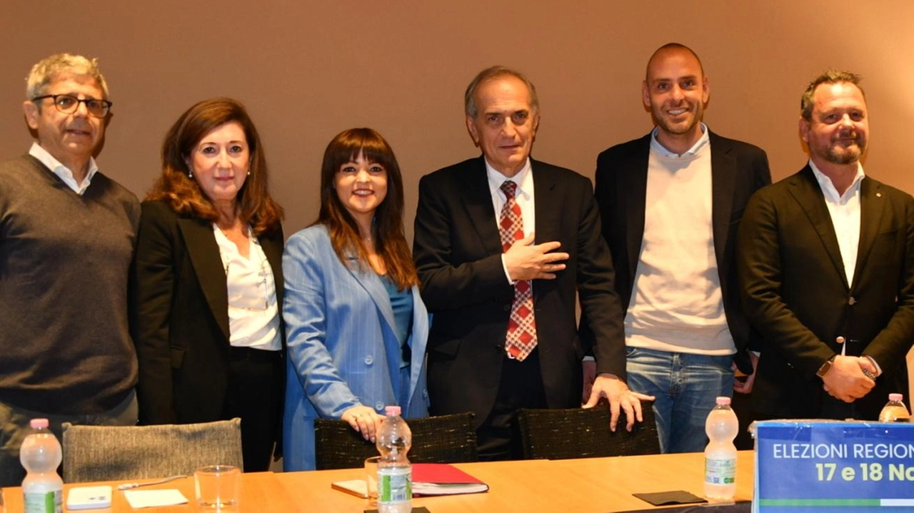 Da sinistra: Stefano Spinelli, Maria Gabriella Di Pentima, la deputata e presidente provinciale del partito Alice Buonguerrieri, il sindaco Gian Luca Zattini, Luca Pestelli e Massimiliano Pompignoli. Era assente Maria Vittoria Cesaretti