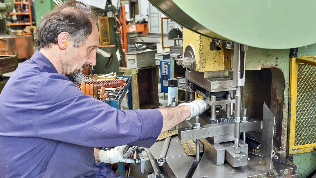 Temperature record in fabbrica. La Fiom fa l’elenco dei ’buoni’: "C’è chi ha refrigeratori e chi modifica gli orari"