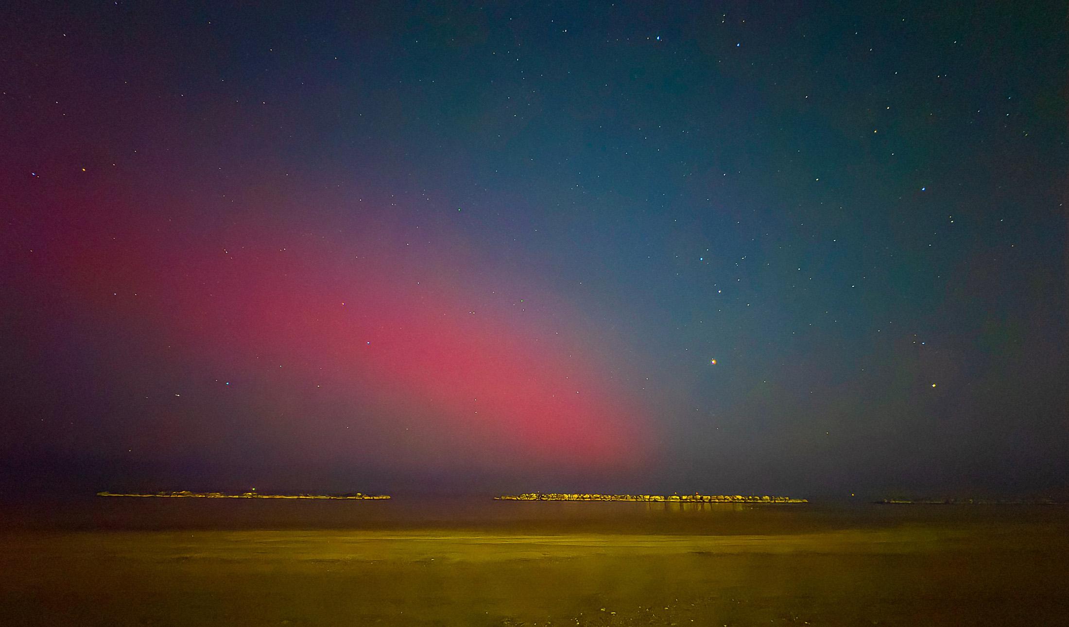 Lo spettacolo della natura: l’aurora boreale vista da Pesaro