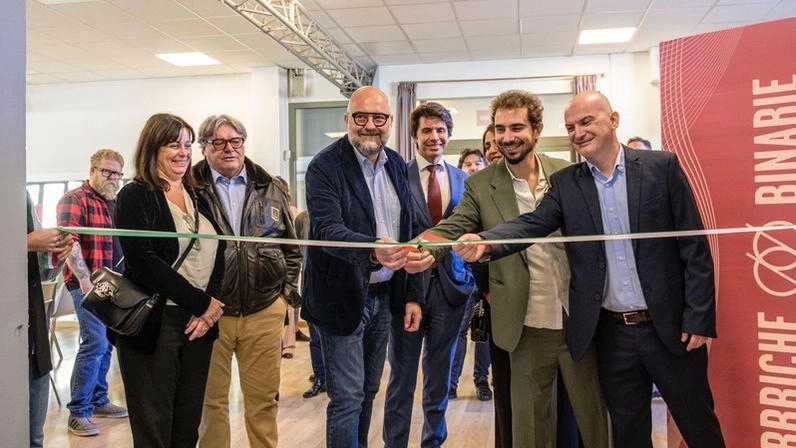 L’inaugurazione di ’Fabbriche Binarie’, l’incubatore. di innovazione e ricerca in. pieno centro storico a Modena all’interno di un vecchio edificio