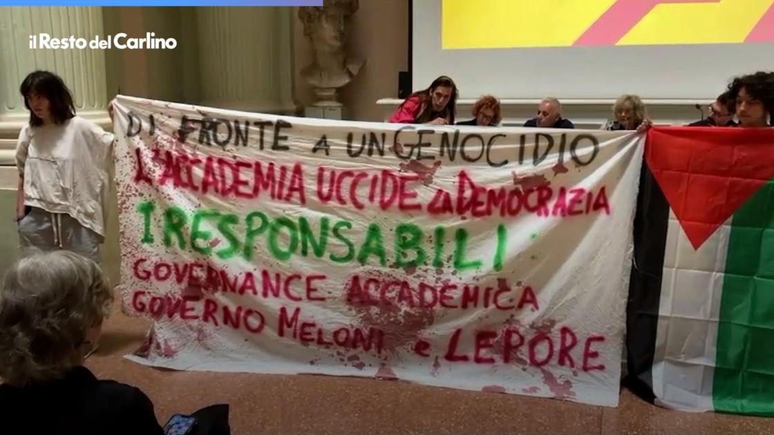 Studenti irrompono all’Accademia di Belle Arti a Bologna: “Palestina libera”