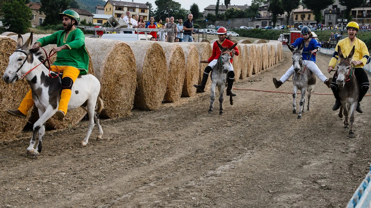 Palio del somaro, la grande sfida. Fantini pronti al sorteggio per il via