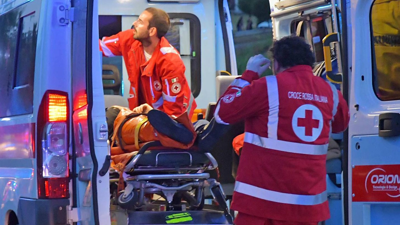 L’incidente è avvenuto sabato notte a Castelvetro . La vittima, Jude Fernando, originario dello Sri Lanka . stava camminando a bordo strada quando è stato travolto .