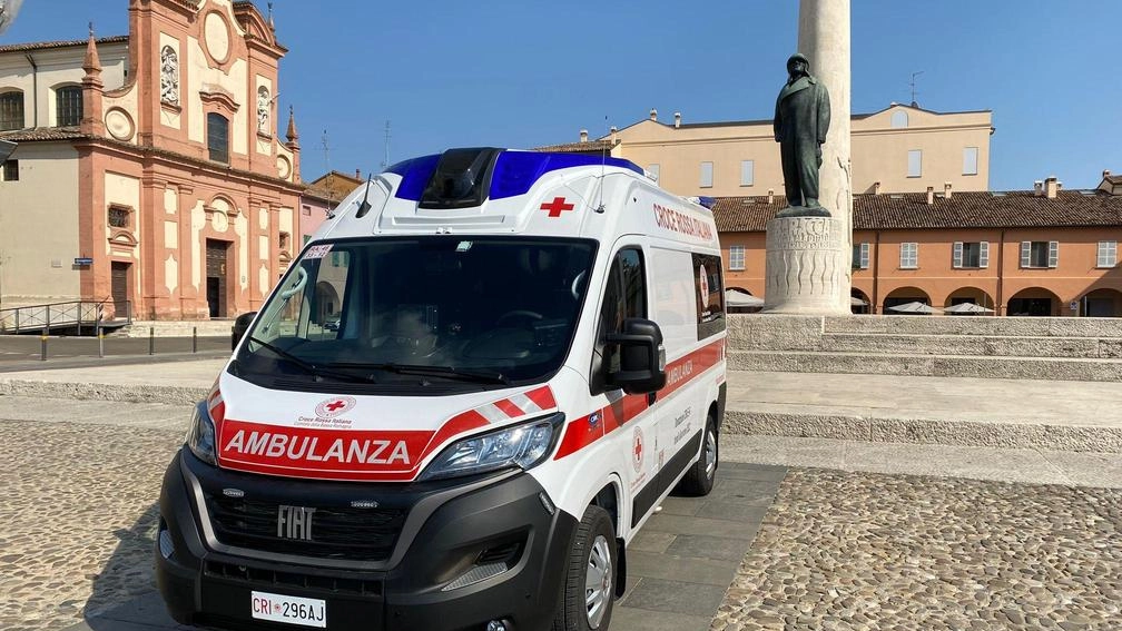 Il Comitato Cri di Bassa Romagna inaugura una nuova ambulanza grazie alle donazioni post-alluvione del maggio 2023. La cerimonia si svolge oggi a Lugo per ringraziare la generosità dei cittadini e delle aziende.