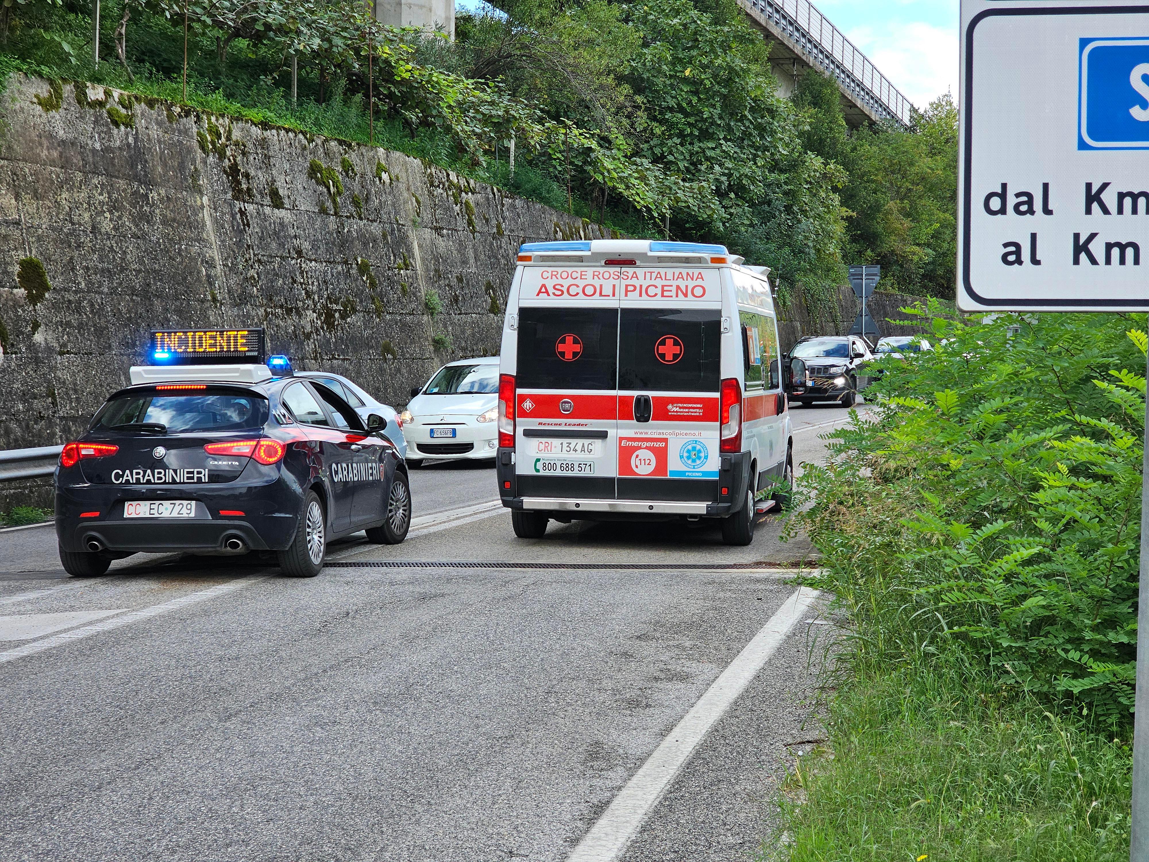 Incidente sull’Ascoli Mare, un morto e 4 feriti nel frontale tra moto e furgone