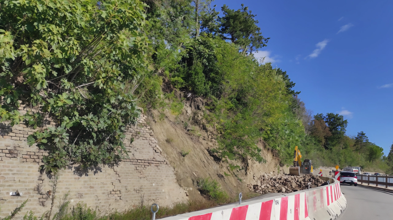 Il sindaco annuncia che i lavori sono a buon punto e cesseranno a fine ottobre. Gambini: "Faremo anche la sala civica e il circolo"