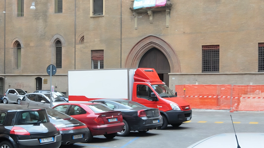 Taxi, nuovi posteggi in centro. Gli stalli in piazza del Francia dopo la chiusura di San Vitale