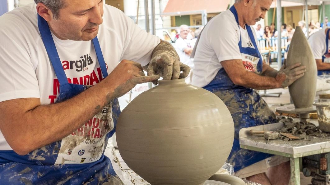 La capitale della ceramica. Argillà, artigiani a Faenza