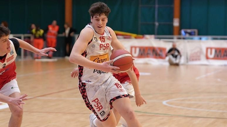 La stagione del basket giovanile pesarese 2024-25 è iniziata con una sconfitta dell'under 19 della Carpegna Prosciutto contro la Virtus Bologna. Nonostante i buoni risultati individuali, la squadra dovrà rifarsi contro Firenze.