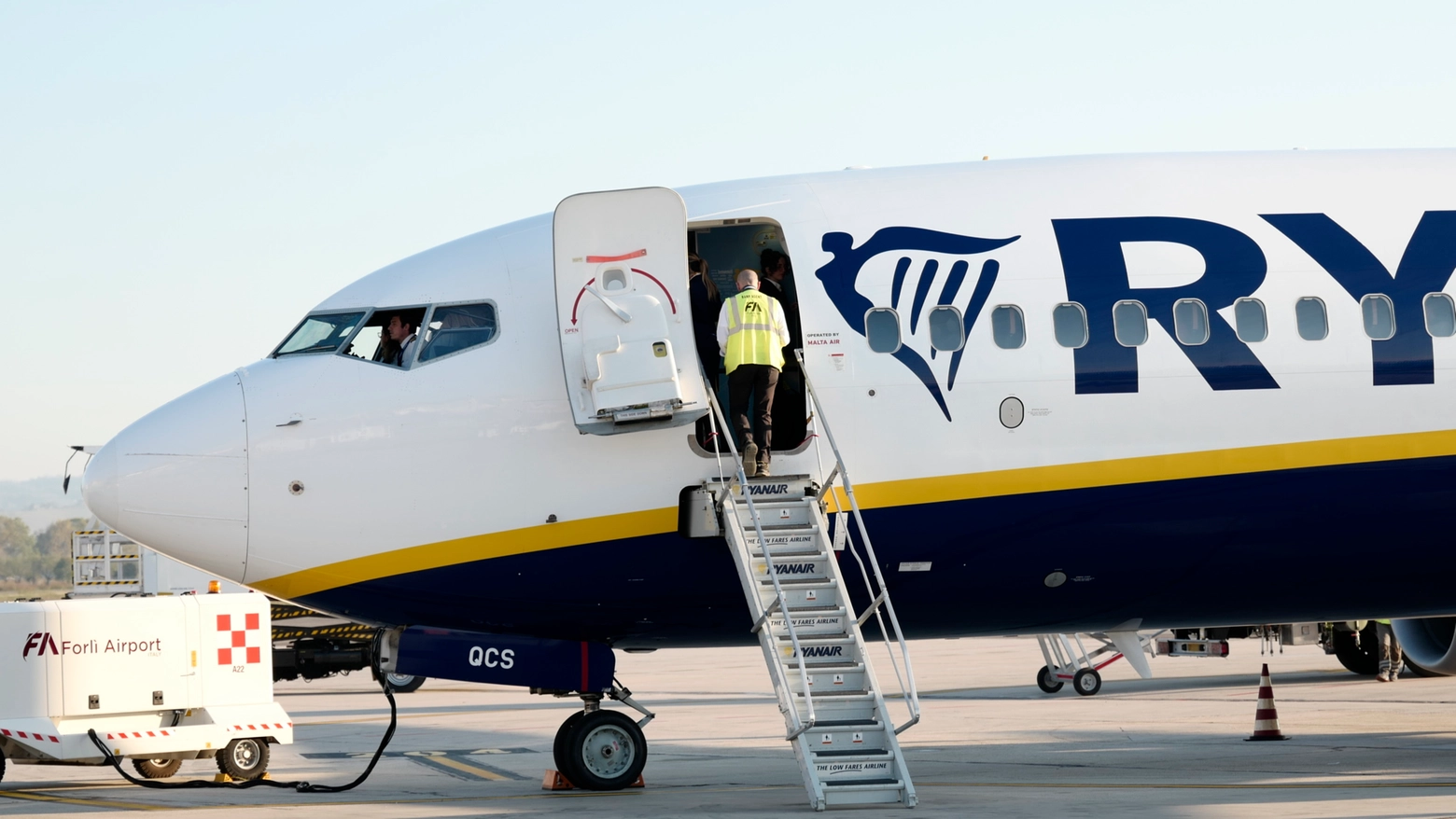 Un volo Ryanair in una foto d'archivio: il volo FR3938 partito dal Marconi era diretto all'aeroporto belga di Charleroi, ma è stato fatto atterrare in Lussemburgo