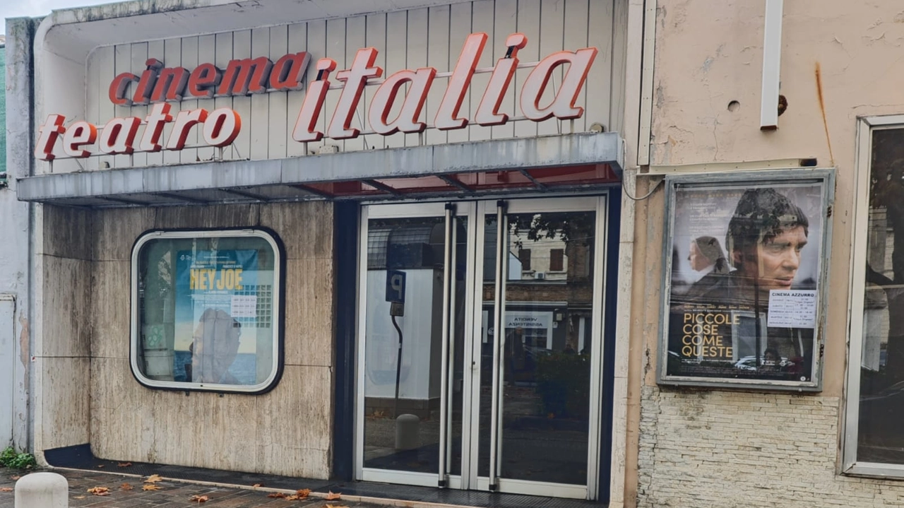 Dopo 6 mesi e 80mila euro di lavori, ricominciano le proiezioni. Una festa prima dell’inaugurazione con il sindaco Daniele Silvetti