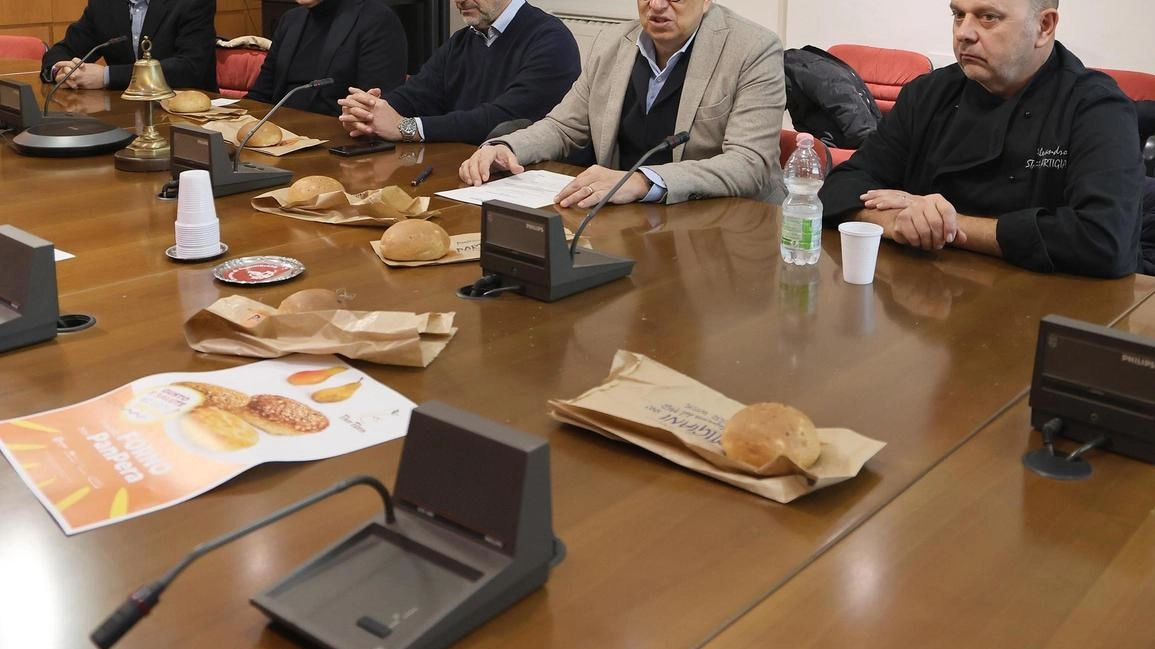 La presentazione del nuovo prodotto insieme agli enti coinvolti nel progetto ieri mattina alla Camera di commercio