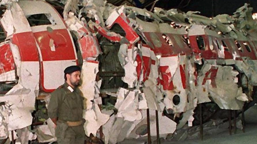 Il relitto dell'aereo di linea DC9 della compagnia aerea italiana Itavia (precipitato vicino all'isola di Ustica, il 27 giugno 1980, facendo 81 vittime) ricostruito nell'hangar di Pratica Di Mare, Roma, il 15 dicembre 2003. ANSA