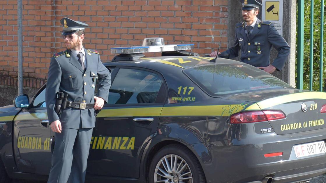 Droga a Rimini, peschereccio trasformato in piazza di spaccio