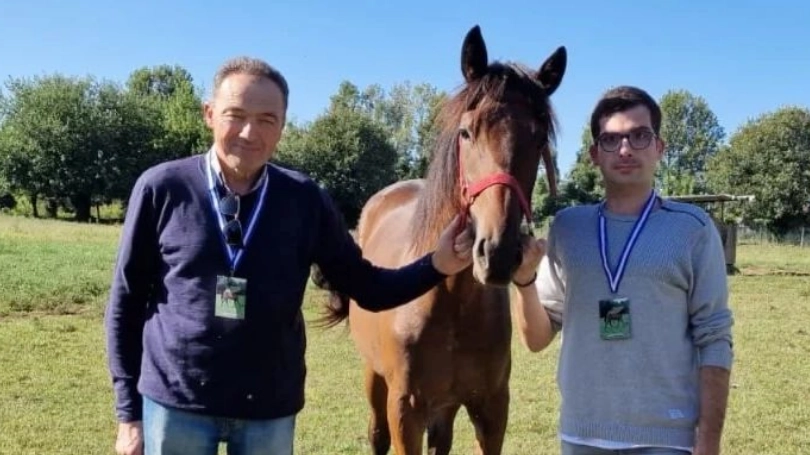 Il cavallo Gougeon con il suo allevatore Filippo Lago e con il preparatore Lorenzo Baldi (Instagram, Filippo Lago)