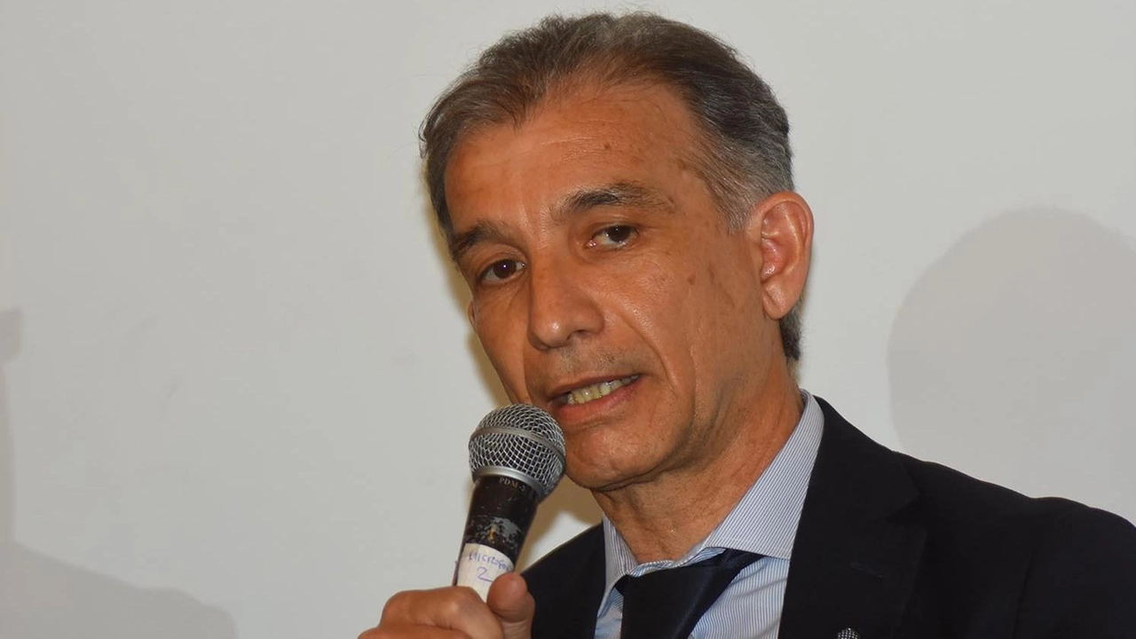 L’avvocato candidato nel ‘listino’ della Ugolini: "L’attuale sistema politico va superato, il Pd ha governato distribuendo posti a chi aveva la tessera".