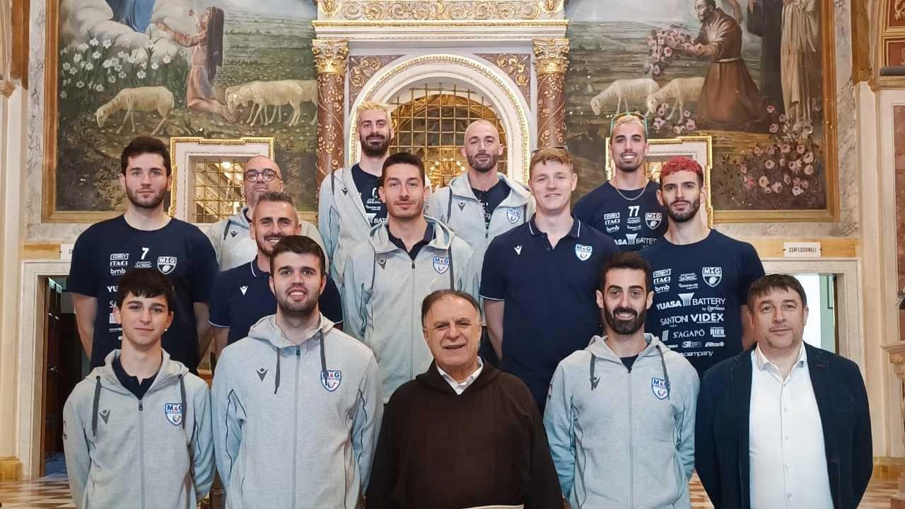 Promessa mantenuta dopo la splendida cavalcata, la squadra ha avuto la benedizione di padre Gianfranco Priori: "Verrò ad applaudirvi"