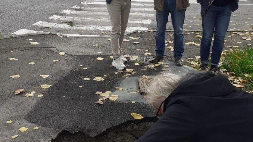 Chiusura della statale 16 tra viale Marsala e viale Alberobello per lavori urgenti. Ecco i percorsi alternativi per auto e camion.