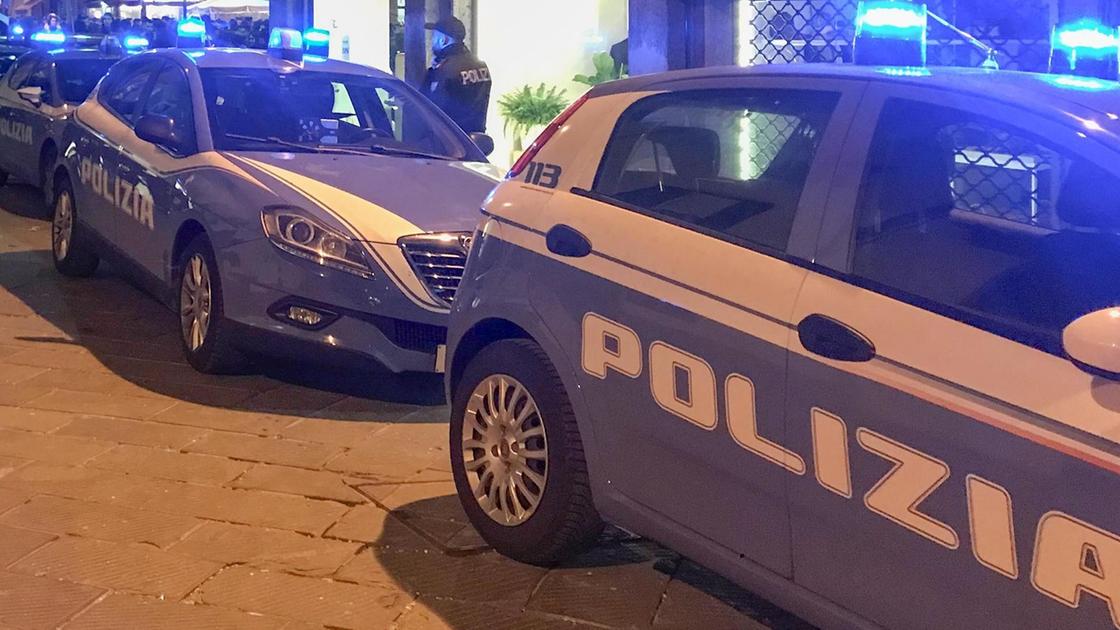 Baby ladri pentiti: "Era un gioco". Furti a raffica nelle auto in sosta, la polizia scova due ragazzini