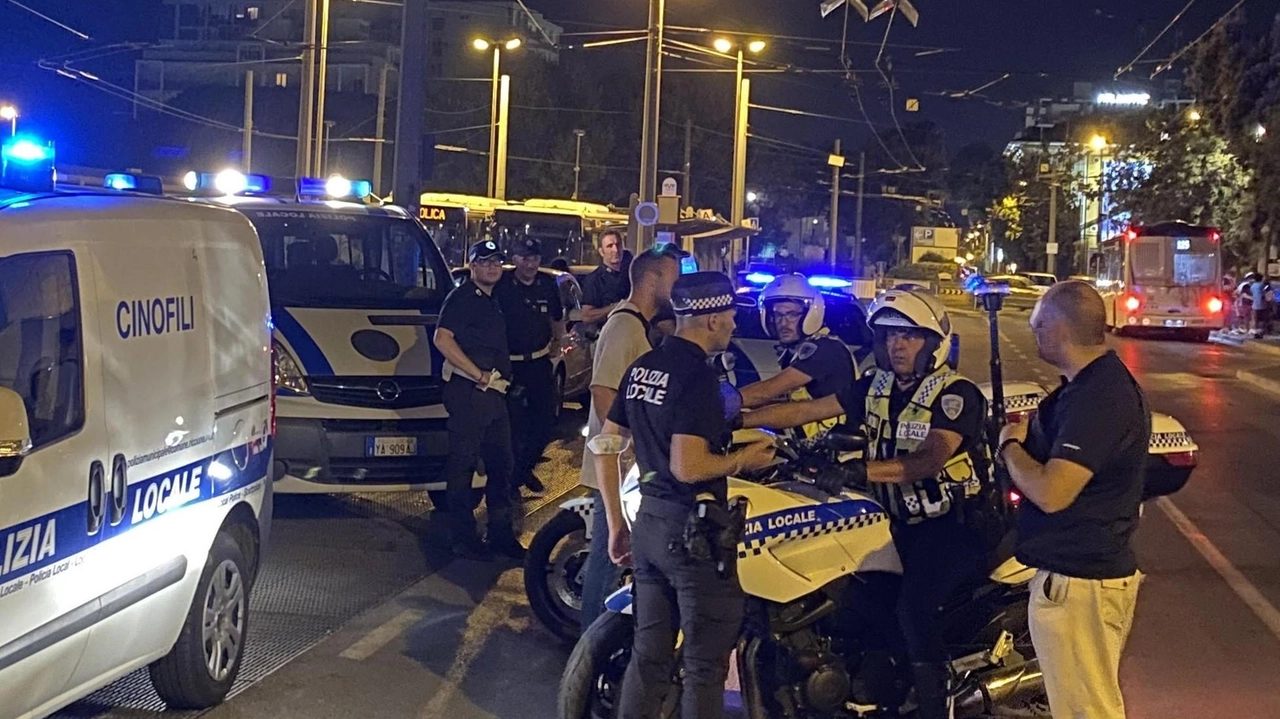 Controlli sul Metromare, sorpresi alcuni spacciatori. Patenti ritirate dopo il test della polizia municipale in piazzale Curiel