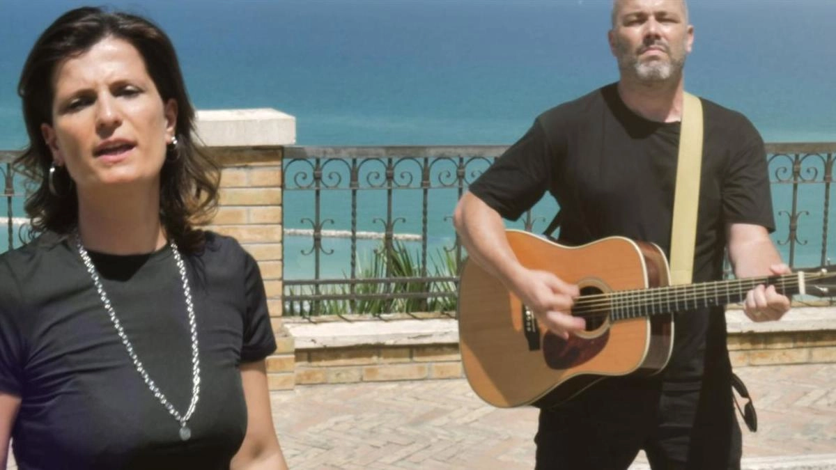 Elisa Tartabini e Massimiliano Peppoloni presentano il singolo «Senza far male»