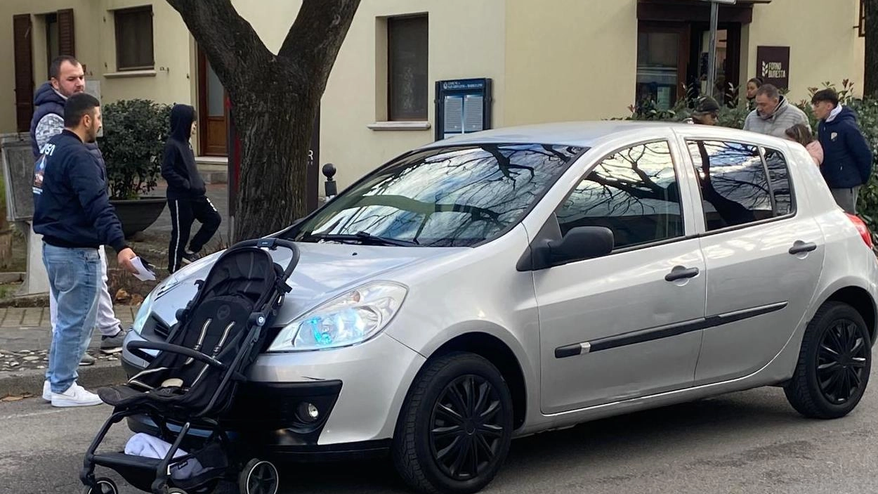 L’auto coinvolta nell’incidente in via Veneto con il passeggino