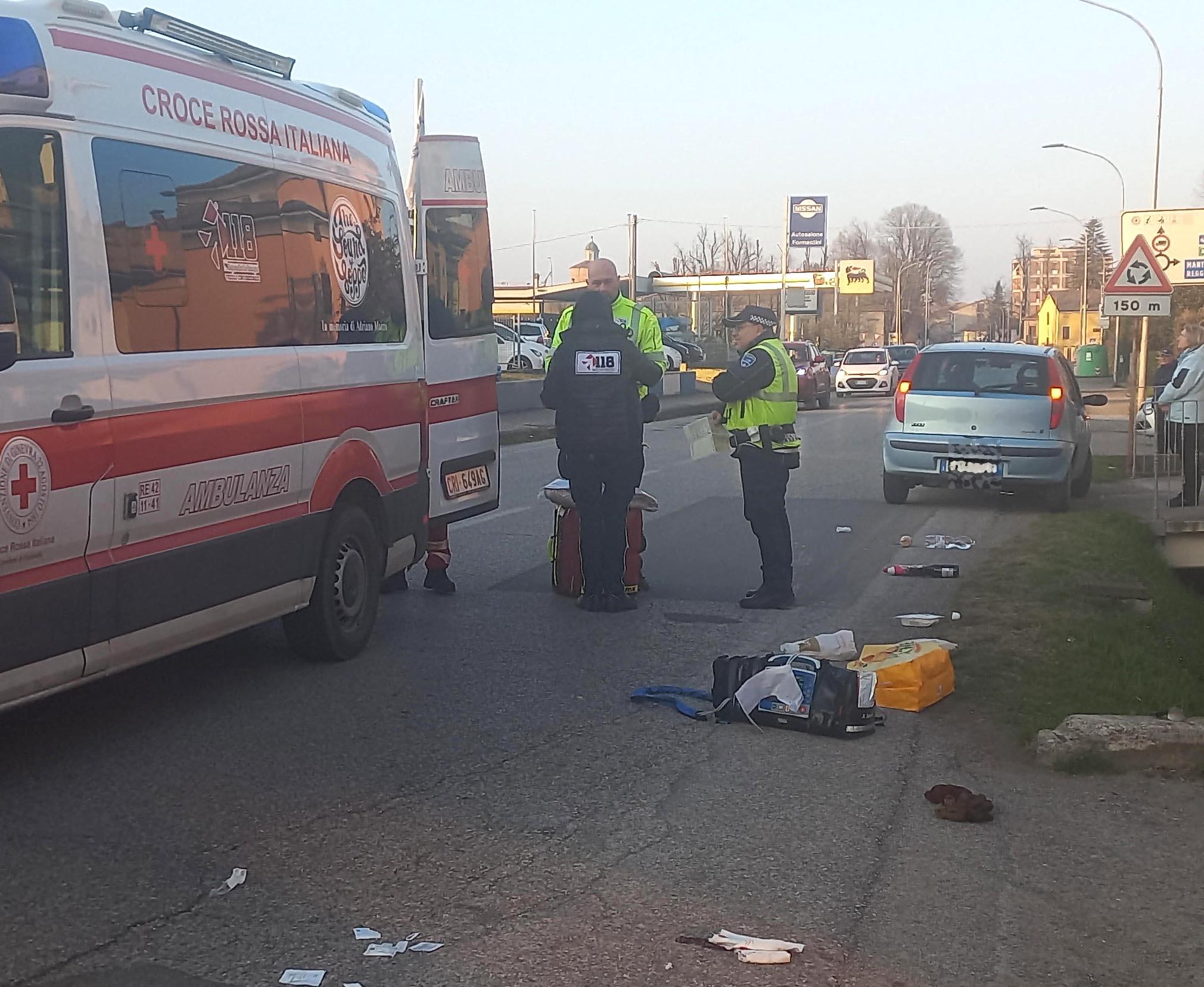 Guastalla, investito da auto mentre attraversa la strada