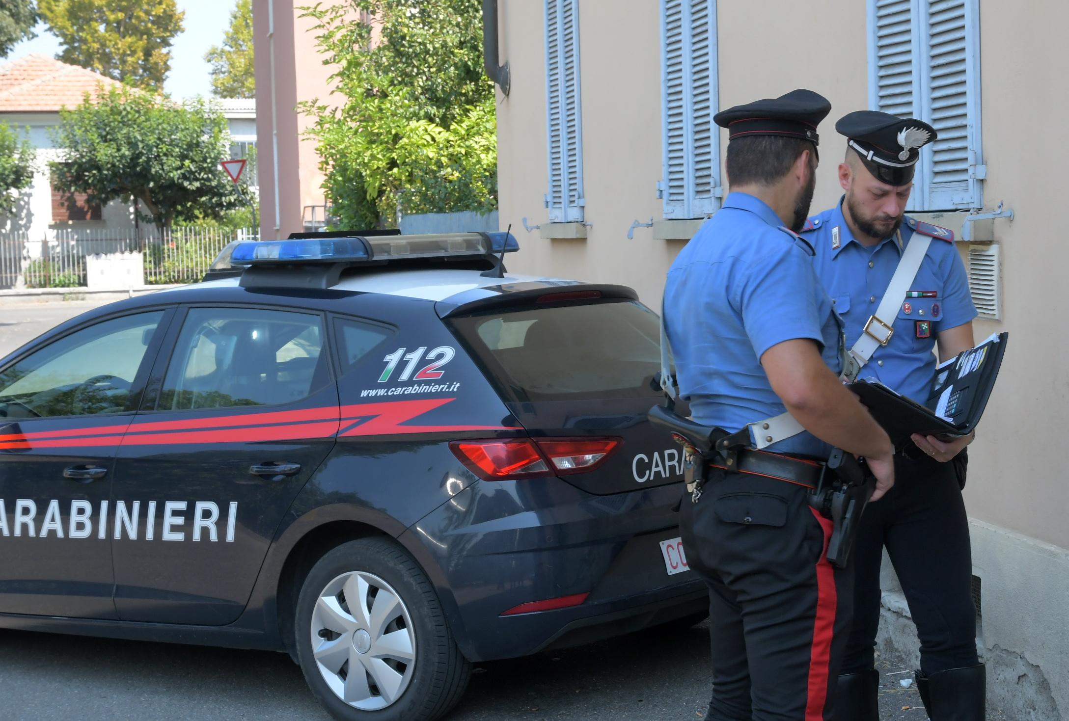 Pesaro: mamma di tre figli uccisa a coltellate, il marito in caserma. Le notizie in diretta