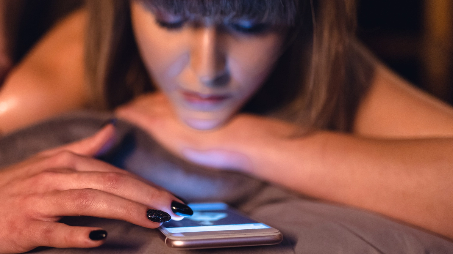 I pericoli del sexting, ovvero l’invio di messaggi, testi, video e immagini sessualmente espliciti