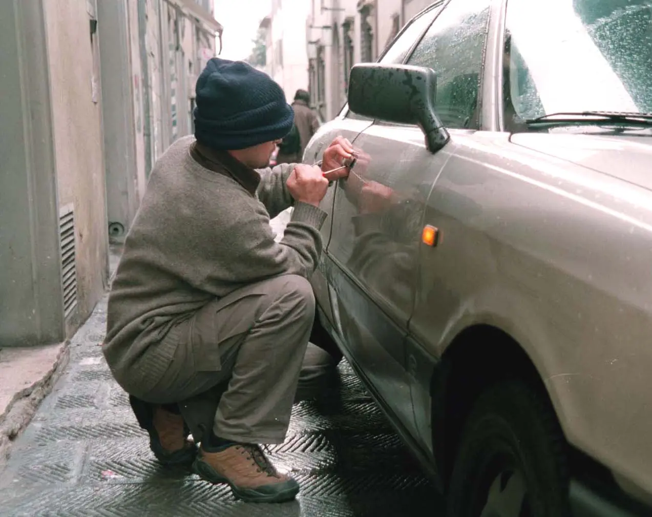 Furti in serie in auto e appartamenti a Ferrara, stangata per la coppia di ladri