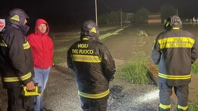 Il sindaco Panieri con i vigili del fuoco in località Giardino in seguito alle forti piogge