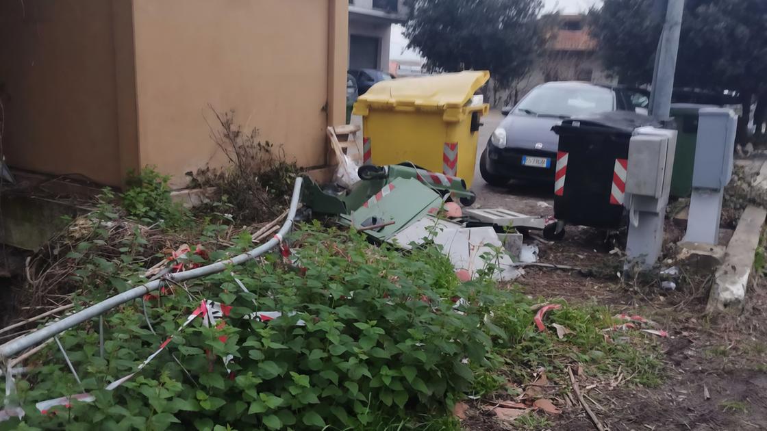 La rabbia dei residenti. Mezzina tra incuria e troppi incidenti:: "Necessario intervenire"