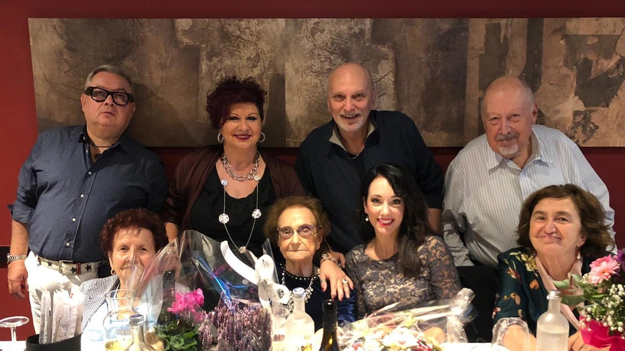 Lilliana Fabbi, neo centenaria di Barco di Bibbiano, festeggia i suoi 100 anni con una forma smagliante e tanti affetti. Carriera da maestra e una grande voglia di vivere il segreto della sua longevità.