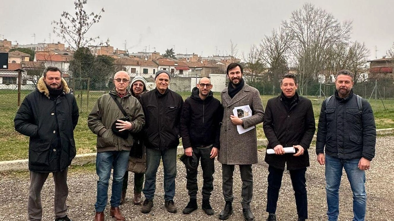 NELLA ZONA FINITA SOTT’ACQUA Un momento del sopralluogo in via Frutteti con il vicesindaco Balboni