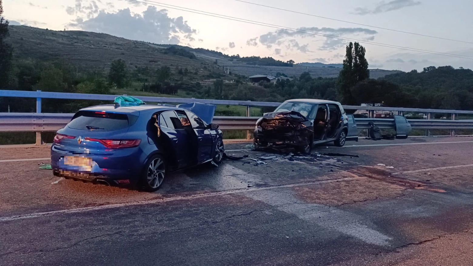 L'impatto terribile tra le due auto a Gaggio Montano, in provincia di Bologna