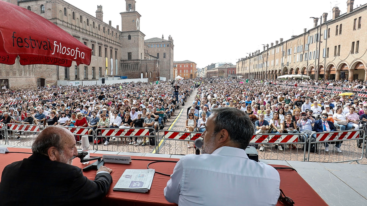 Umberto Galimberti e la sua lectio a Carpi nell'edizione dello scorso anno del FestivalFilosofia (foto Elisabetta Baracchi)