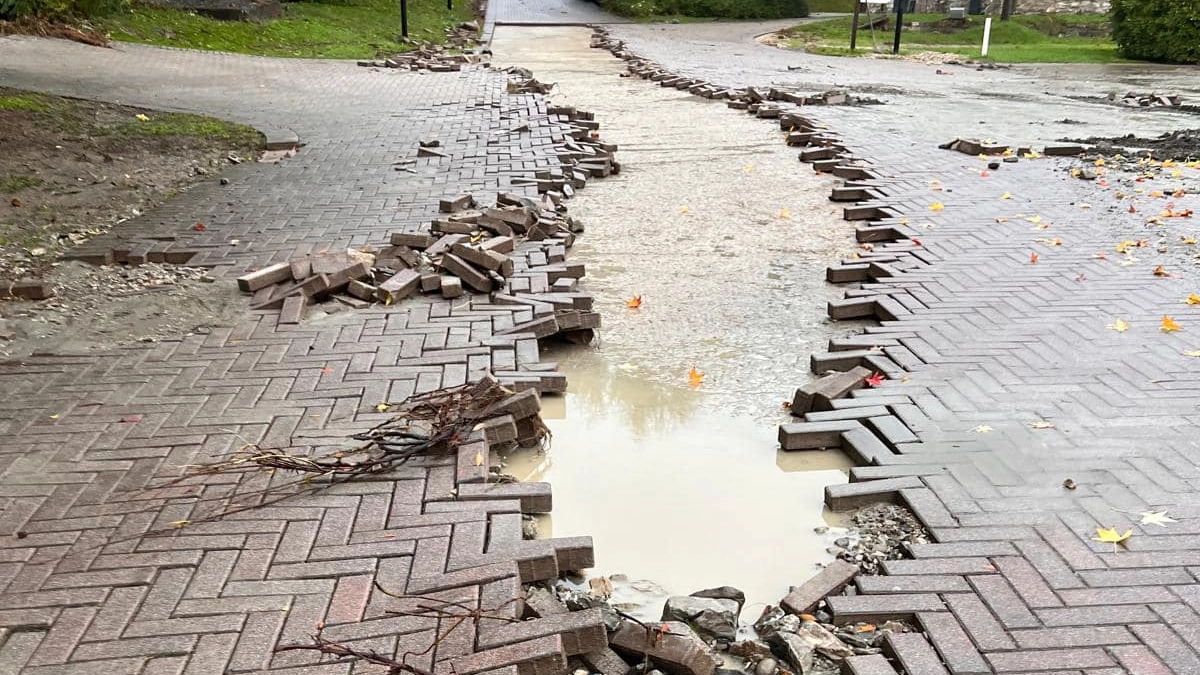 Alcuni danni al Villaggio della Salute Più