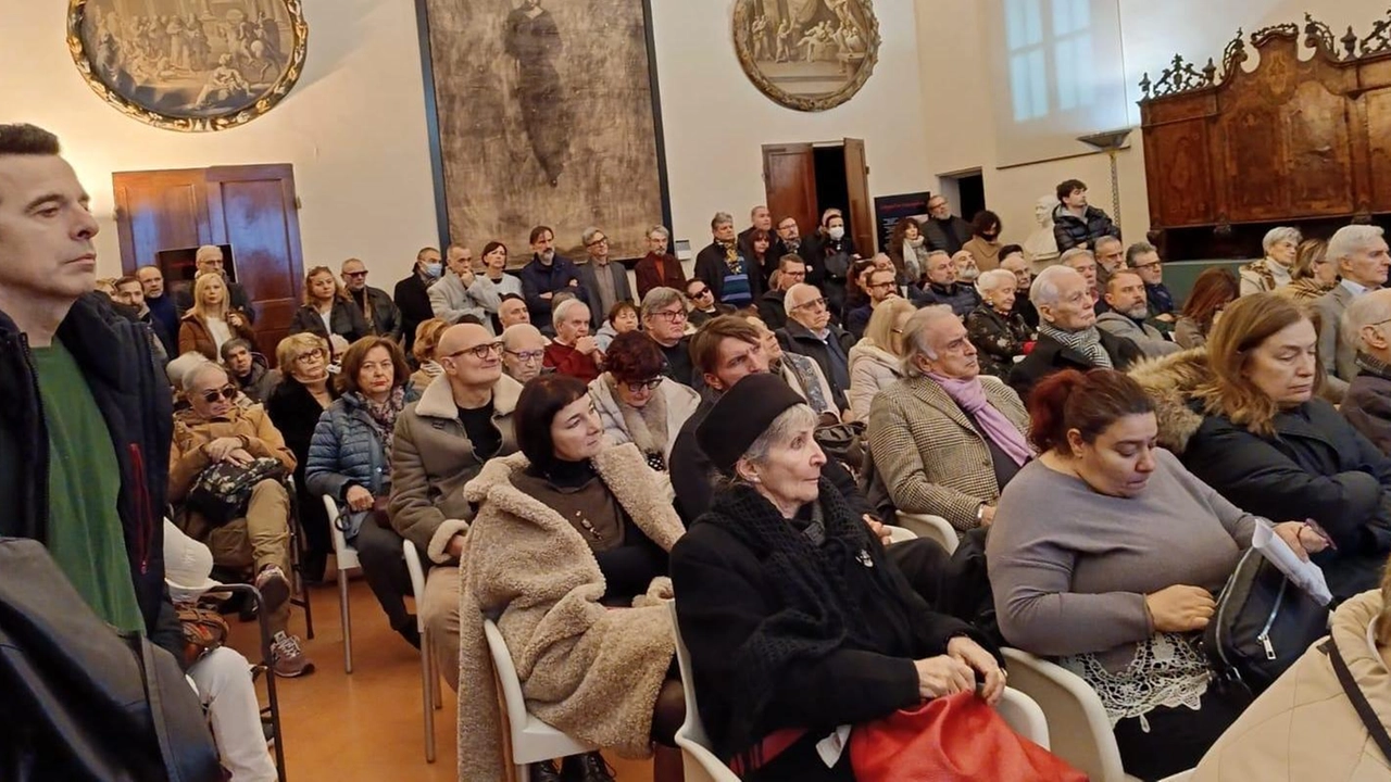 A presentare l’opera monsignor Tiziano Ghirelli, canonico di San Pietro.