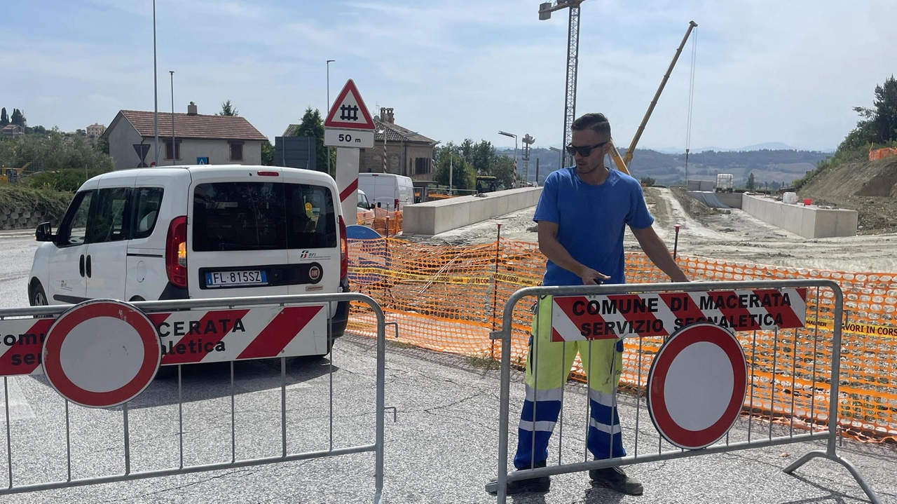 Via Roma è stata riaperta nella giornata di ieri (Calavita)