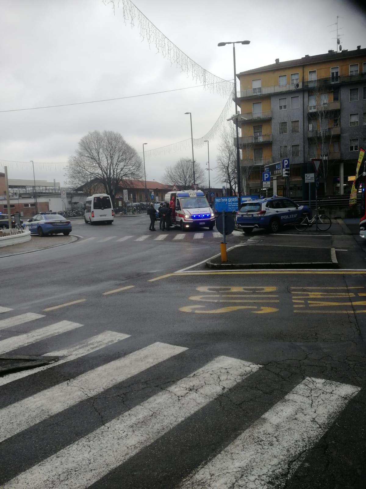 Rissa a Reggio Emilia, due giovani feriti a coltellate