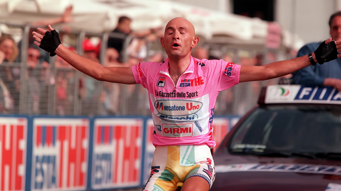 Dalle prime vittorie alla storica doppietta Giro-Tour, dalla squalifica alla tragedia a Rimini. Il racconto del campione di Cesenatico: con la sua Romagna aveva un rapporto speciale